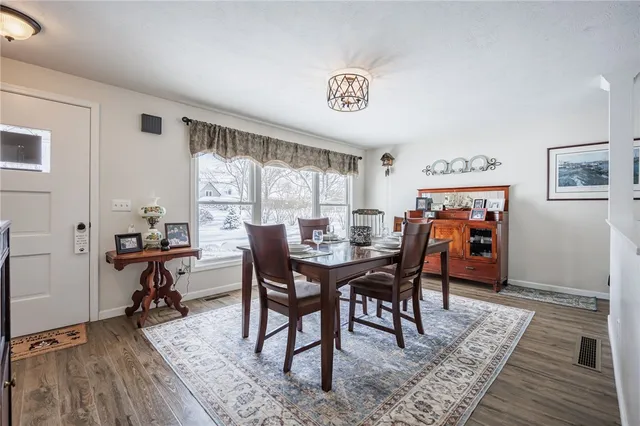 $279,900 | 7497 Lake Avenue, Williamson, NY 14589