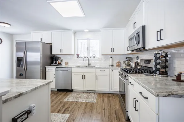 $279,900 | 7497 Lake Avenue, Williamson, NY 14589