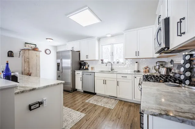 $279,900 | 7497 Lake Avenue, Williamson, NY 14589