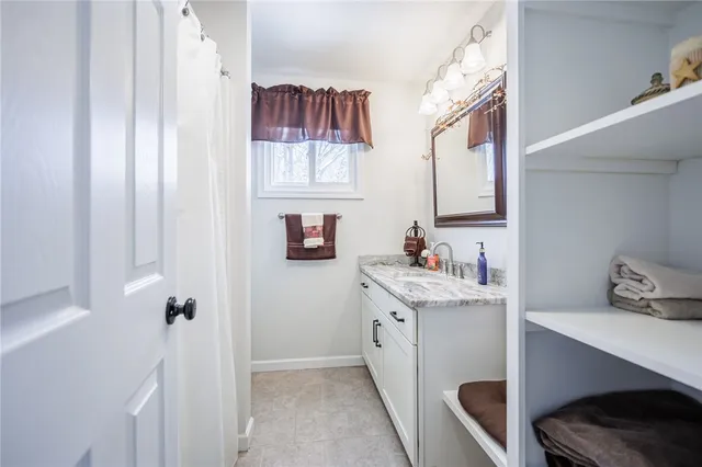 $279,900 | 7497 Lake Avenue, Williamson, NY 14589