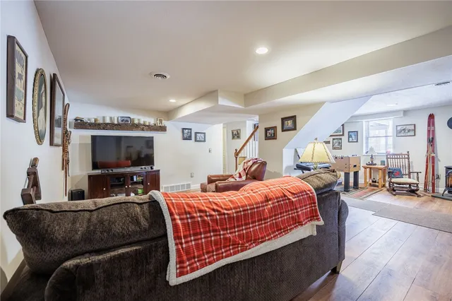 $279,900 | 7497 Lake Avenue, Williamson, NY 14589