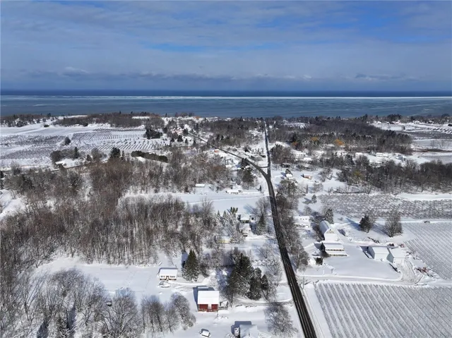 $279,900 | 7497 Lake Avenue, Williamson, NY 14589