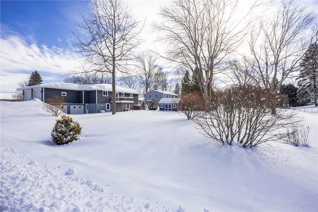 $279,900 | 7497 Lake Avenue, Williamson, NY 14589