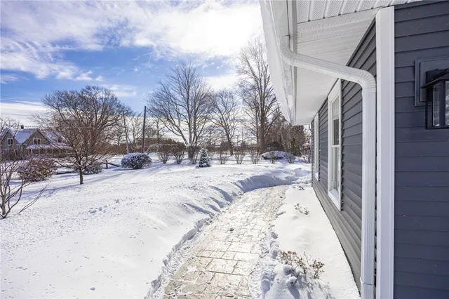 $279,900 | 7497 Lake Avenue, Williamson, NY 14589