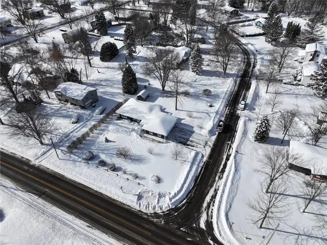 $279,900 | 7497 Lake Avenue, Williamson, NY 14589