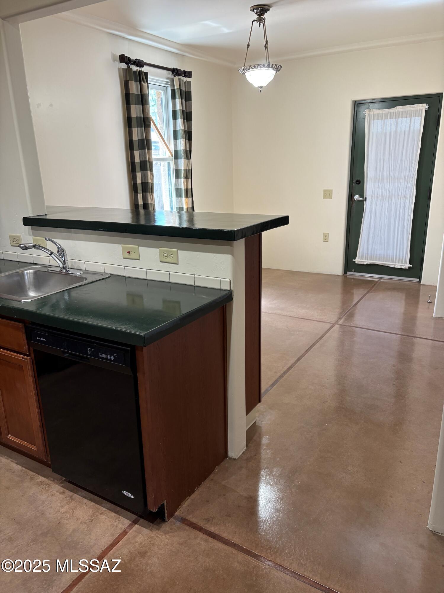 1040 East Halcyon Road Tucson, AZ 85719 - Photo 4 of 16