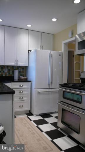701 Carysbrook Road Pikesville, MD 21208 - Photo 15 of 24 Kitchen