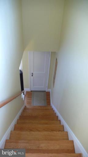 701 Carysbrook Road Pikesville, MD 21208 - Photo 9 of 24 Staircase