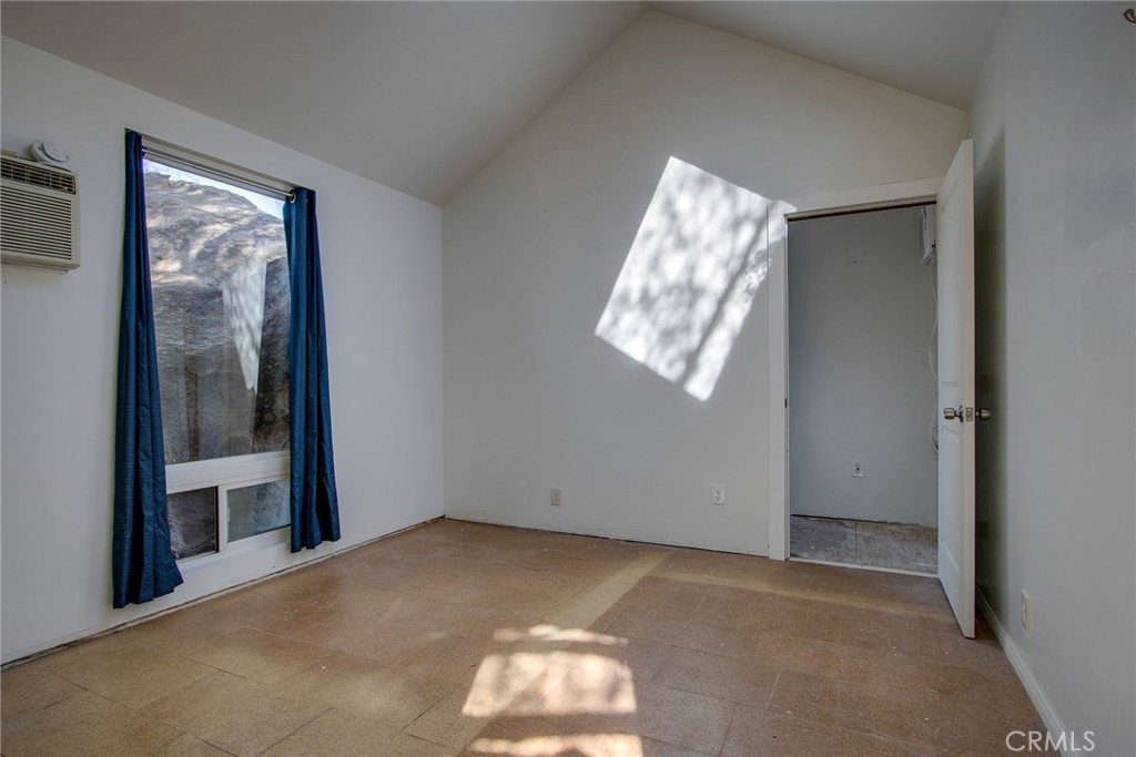 66075 Foothill Drive Joshua Tree, CA 92252 - Photo 33 of 53 an empty room with windows and closet