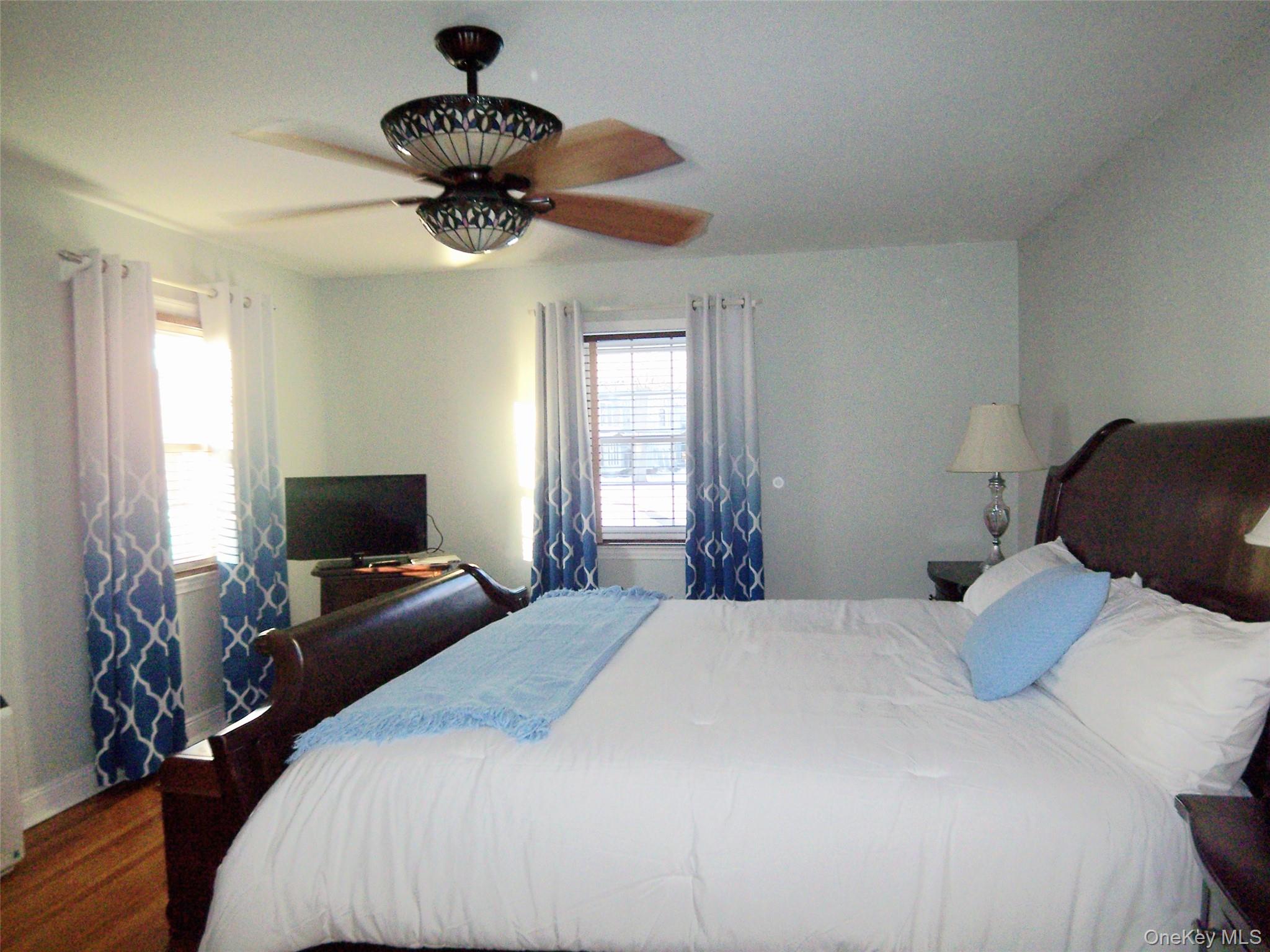 40 Harding Parkway Mount Vernon, NY 10552 - Photo 24 of 35 Bedroom featuring ceiling fan and wood finished floors