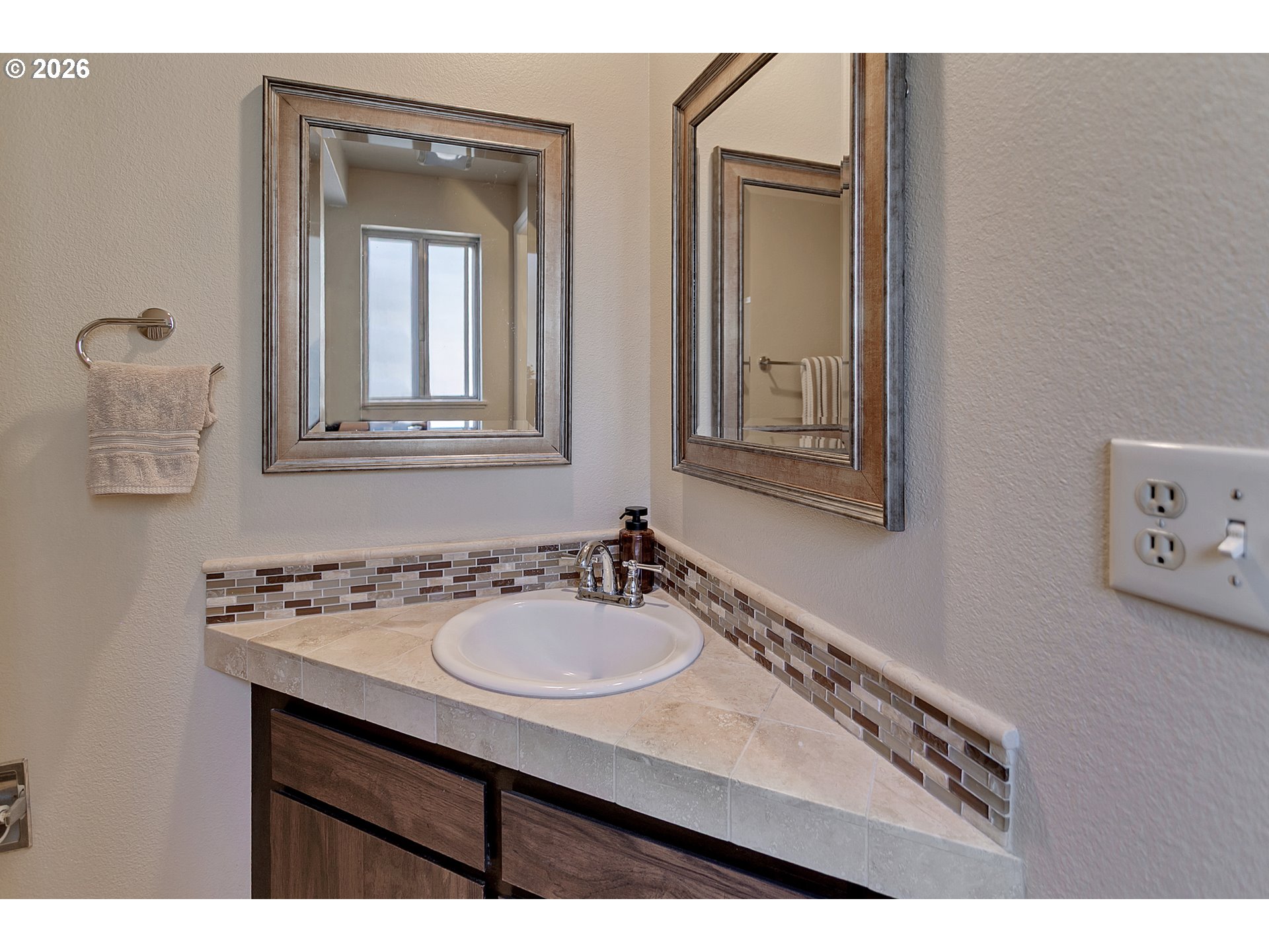 7165 Southwest Sorrento Road Beaverton, OR 97008 - Photo 32 of 48 Bathroom, Attached