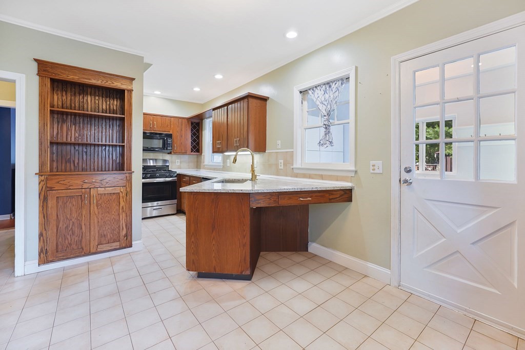 86 Lincoln Road Longmeadow, MA 01106 - Photo 5 of 42