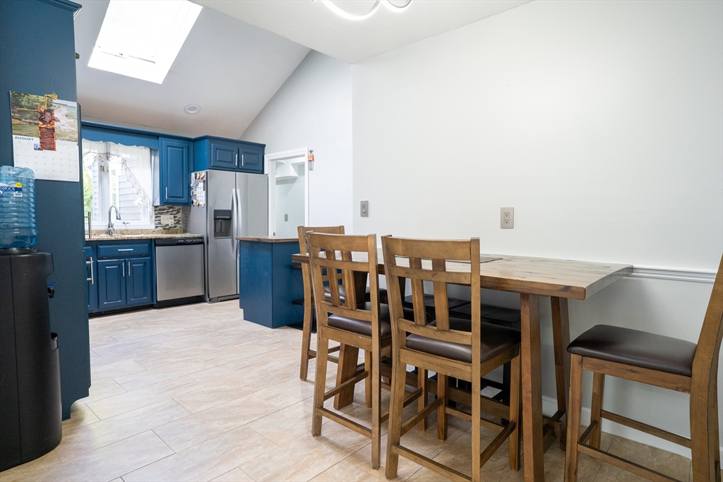 20 Selwyn Road Randolph, MA 02368 - Photo 8 of 28