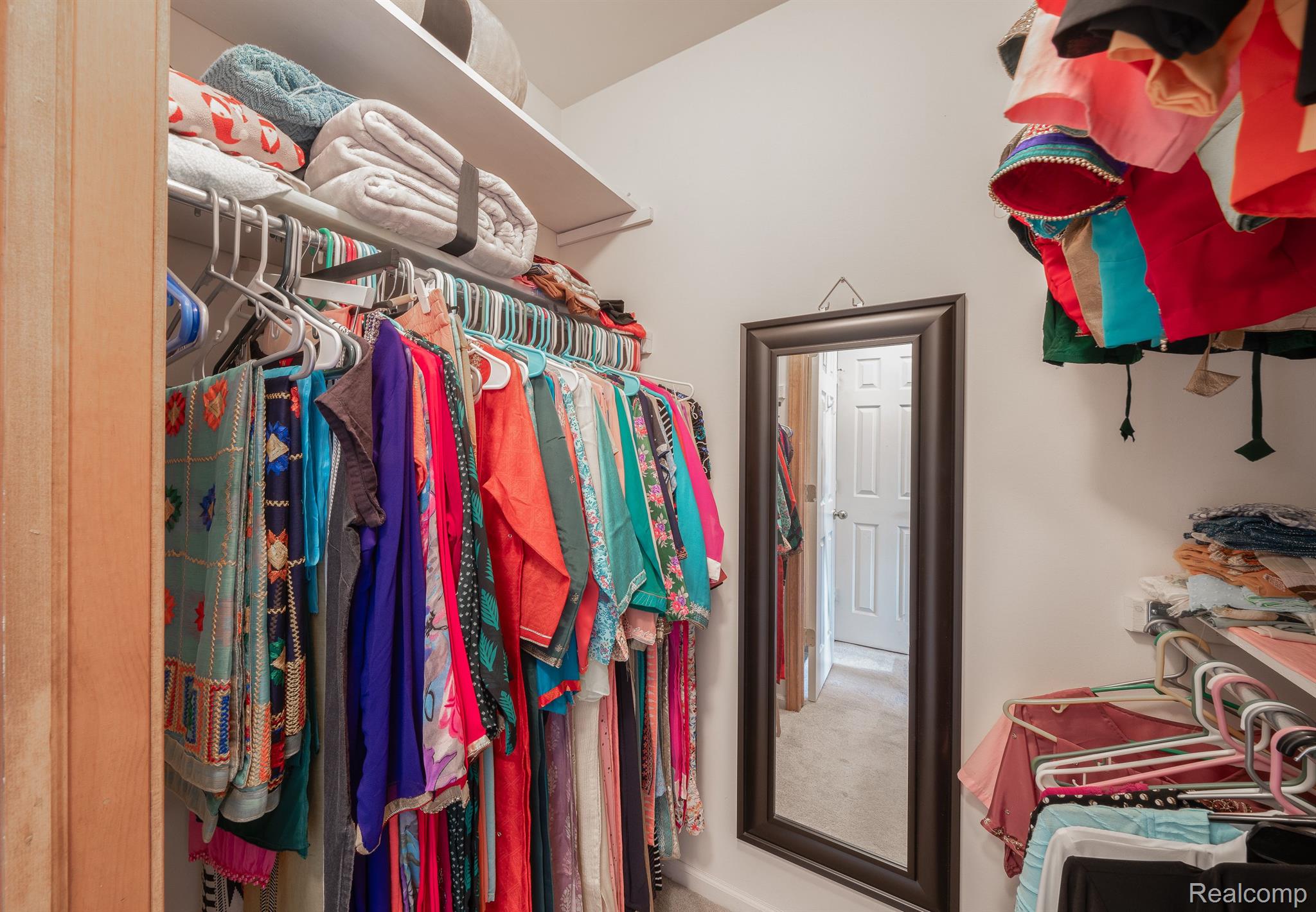 45243 Glengarry Road Canton, MI 48188 - Photo 24 of 39 Walk-in Closet (Her)