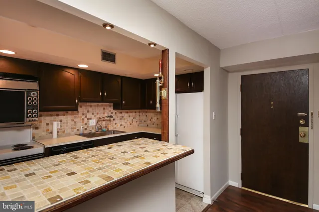 $275,000 | 10512 Valley Forge Circle, Unit 512, King of Prussia, PA 19406