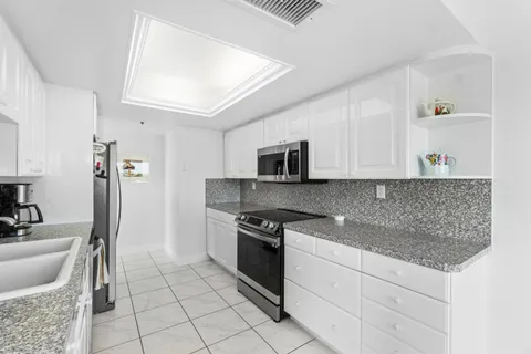 $399,900 | 23200 Camino Del Mar, Unit 604, Boca Raton, FL 33433