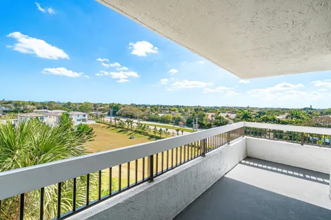 $399,900 | 23200 Camino Del Mar, Unit 604, Boca Raton, FL 33433