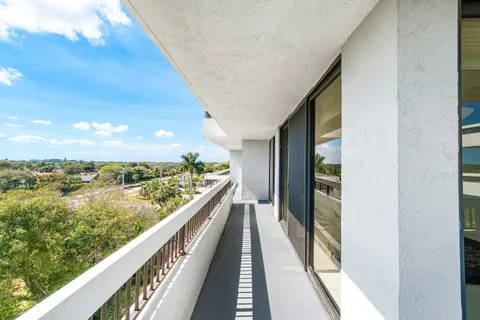 $399,900 | 23200 Camino Del Mar, Unit 604, Boca Raton, FL 33433