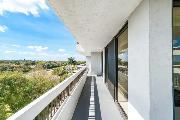 $355,000 | 23200 Camino Del Mar, Unit 604, Boca Raton, FL 33433
