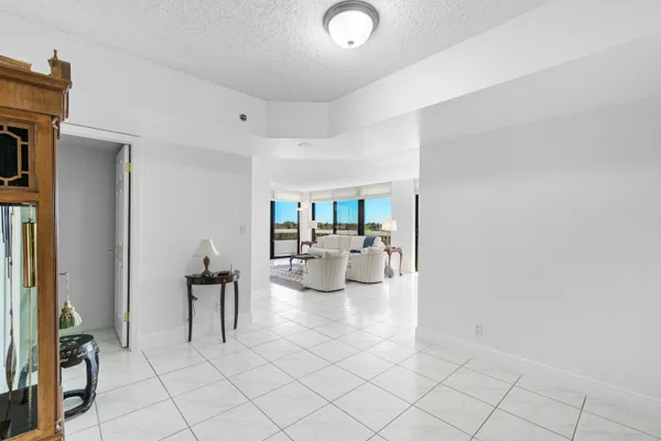 $355,000 | 23200 Camino Del Mar, Unit 604, Boca Raton, FL 33433