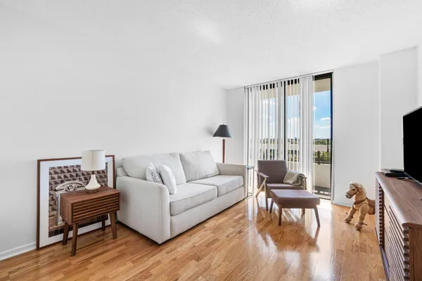 $355,000 | 23200 Camino Del Mar, Unit 604, Boca Raton, FL 33433