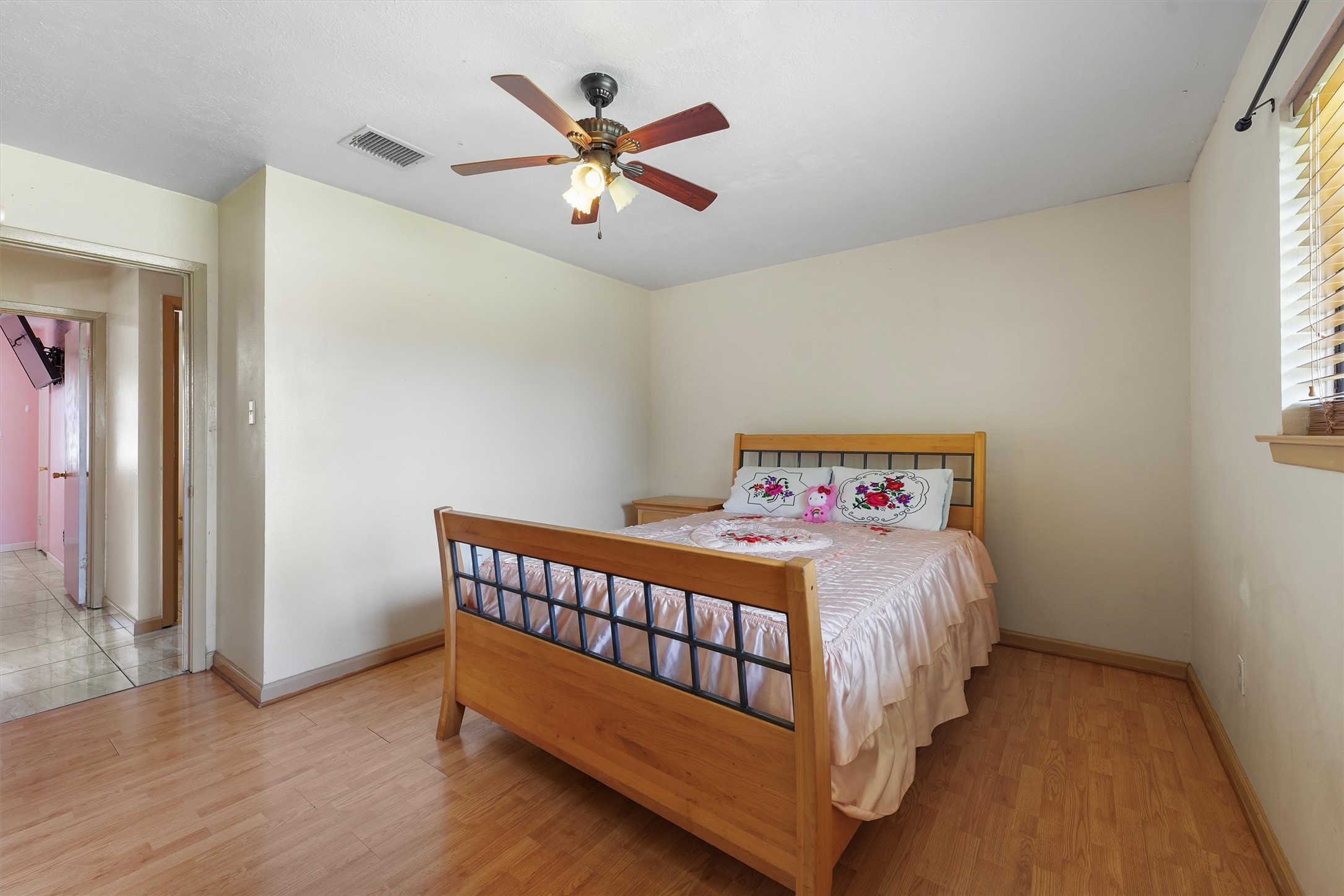 730 Stonyridge Street Channelview, TX 77530 - Photo 20 of 26 a bedroom with a bed and a chandelier