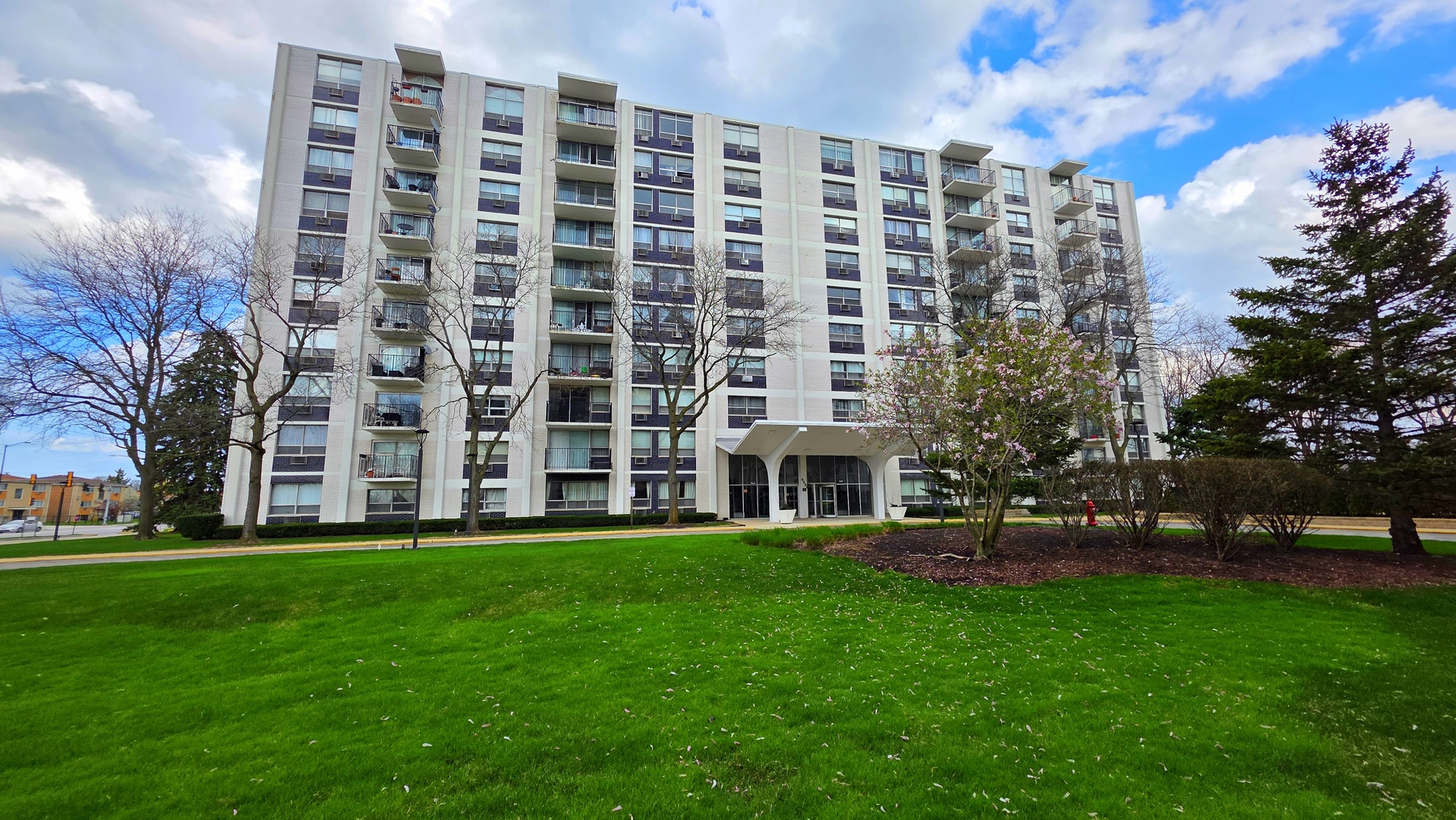 9001 Golf Road, Unit 1B Des Plaines, IL 60016 - Photo 1 of 23 Gallery Image 1