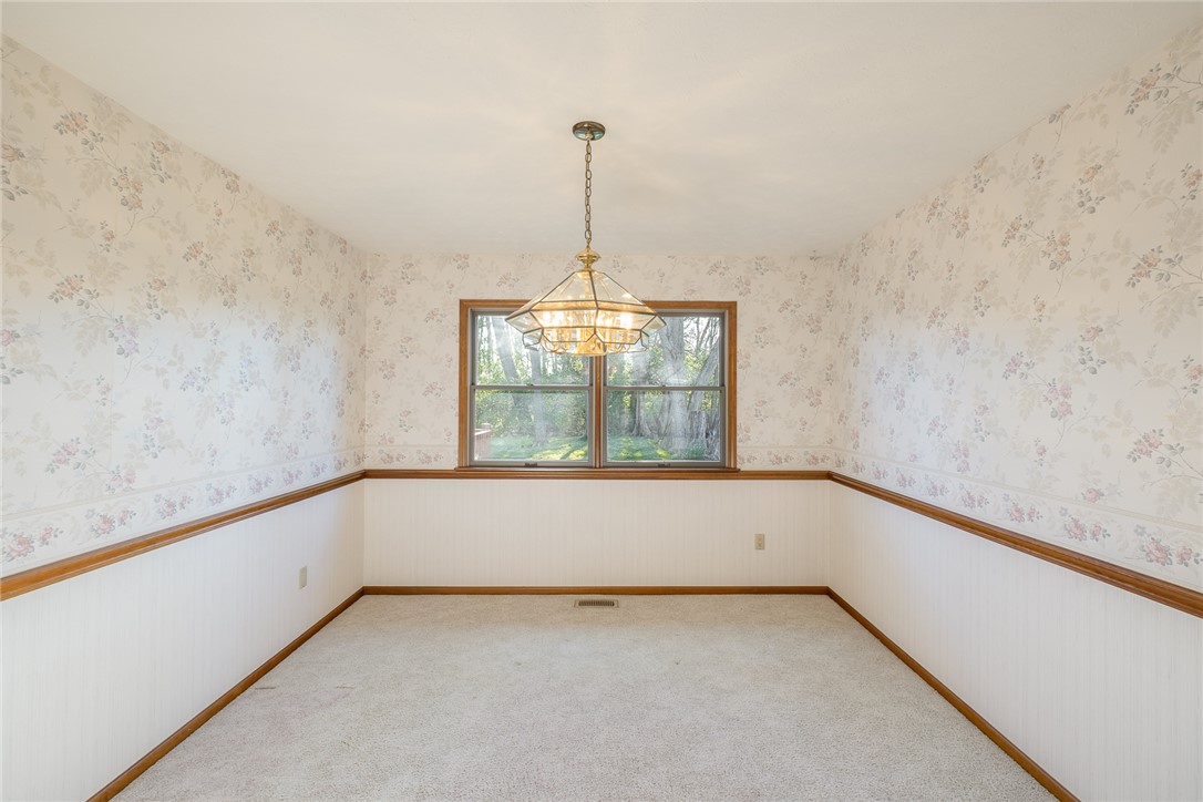276 South Fairfield Road Bellbrook, OH 45305 - Photo 7 of 38 This bright dining area offers an inviting space for gatherings.