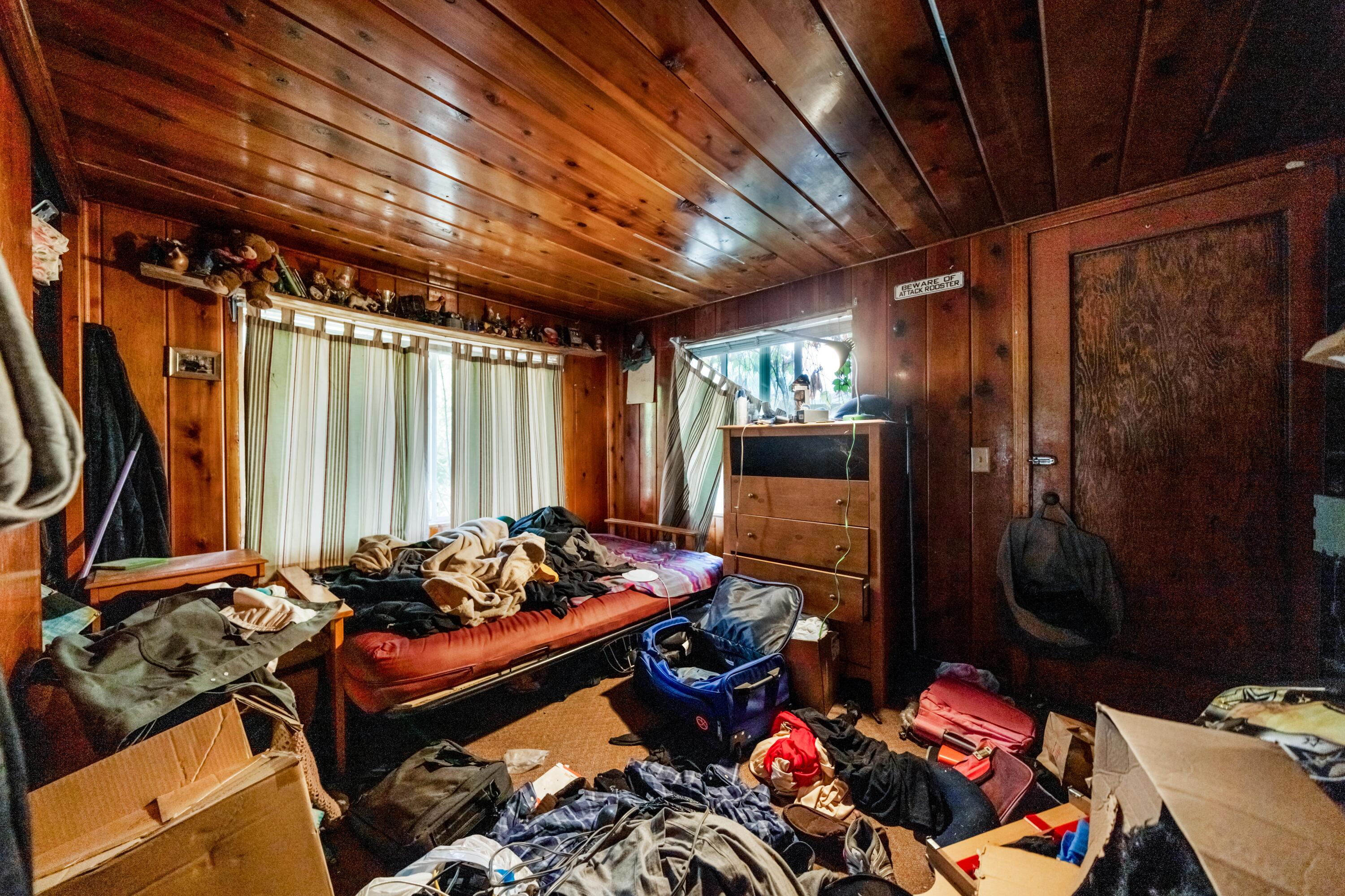 18534 Candy Lane Redding, CA 96003 - Photo 10 of 20 a room with gym equipment and furniture