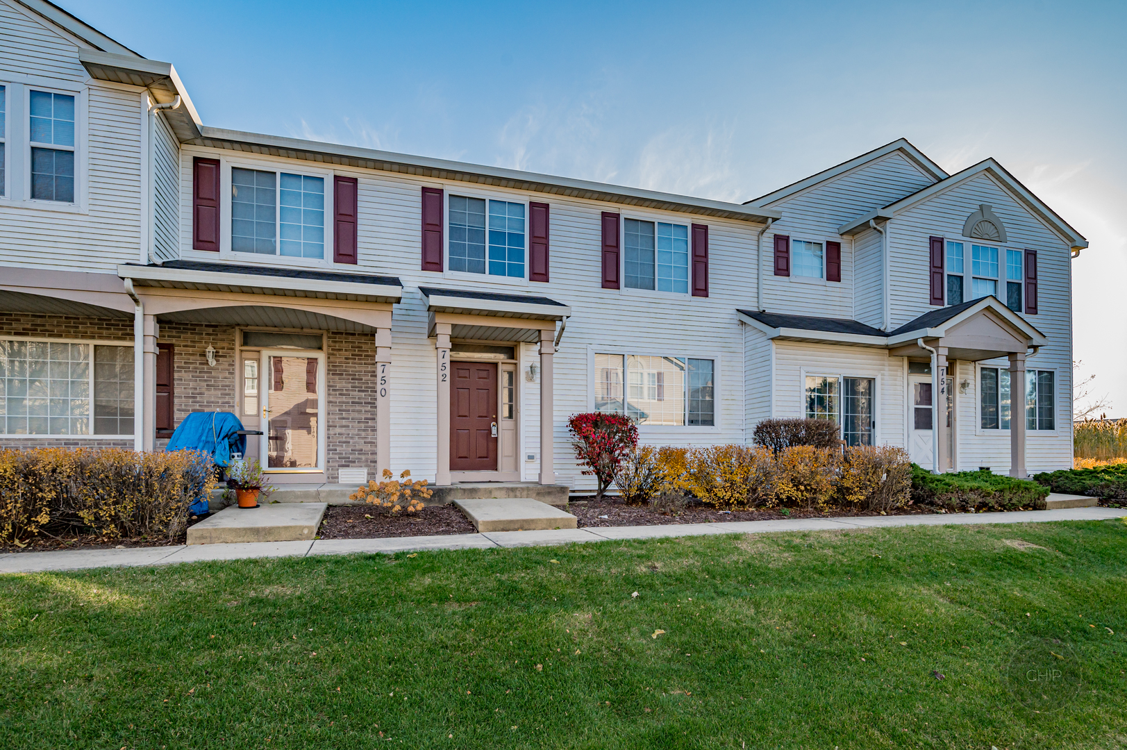 752 County Line Road Aurora, IL 60502 - Photo 1 of 30 a front view of a house with a yard
