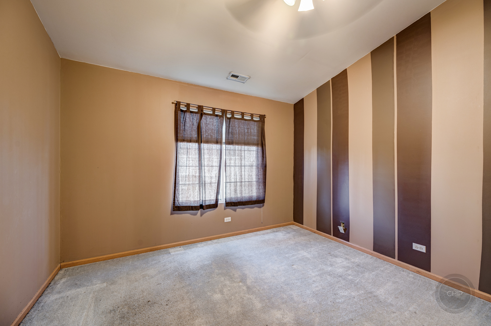 752 County Line Road Aurora, IL 60502 - Photo 19 of 30 an empty room with windows
