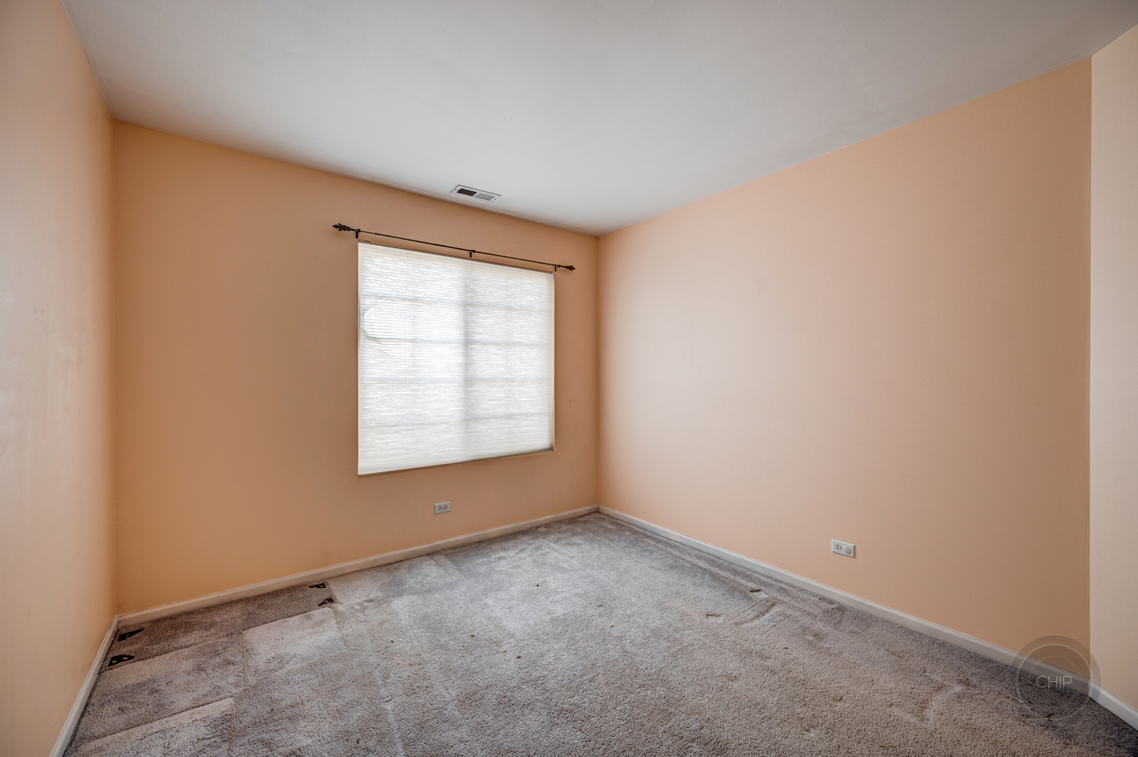 752 County Line Road Aurora, IL 60502 - Photo 24 of 30 an empty room with a window