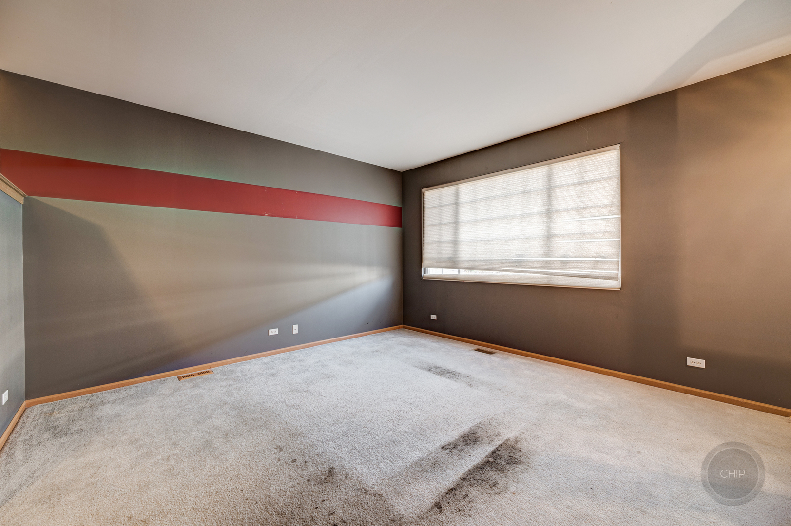 752 County Line Road Aurora, IL 60502 - Photo 7 of 30 a view of an empty room with a window