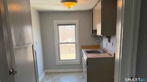 $1,550 | 49 Washington Street, Unit 8, Bristol, CT 06010