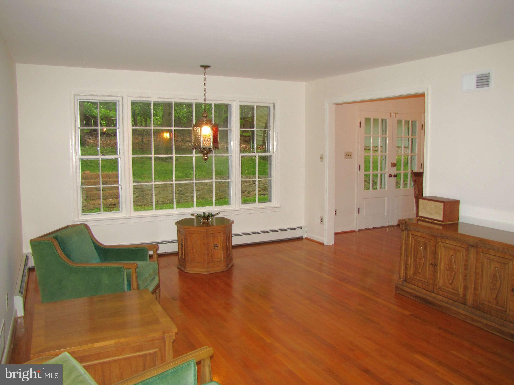 14701 Harold Road Silver Spring, MD 20905 - Photo 2 of 30 Living Room