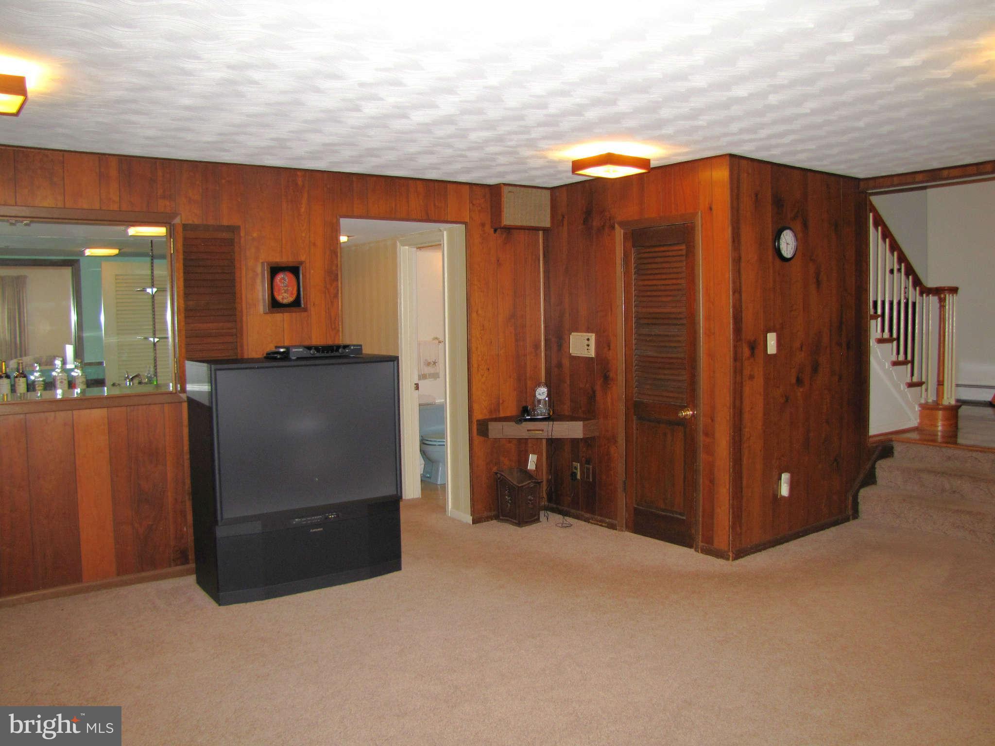 14701 Harold Road Silver Spring, MD 20905 - Photo 13 of 30 Family Room