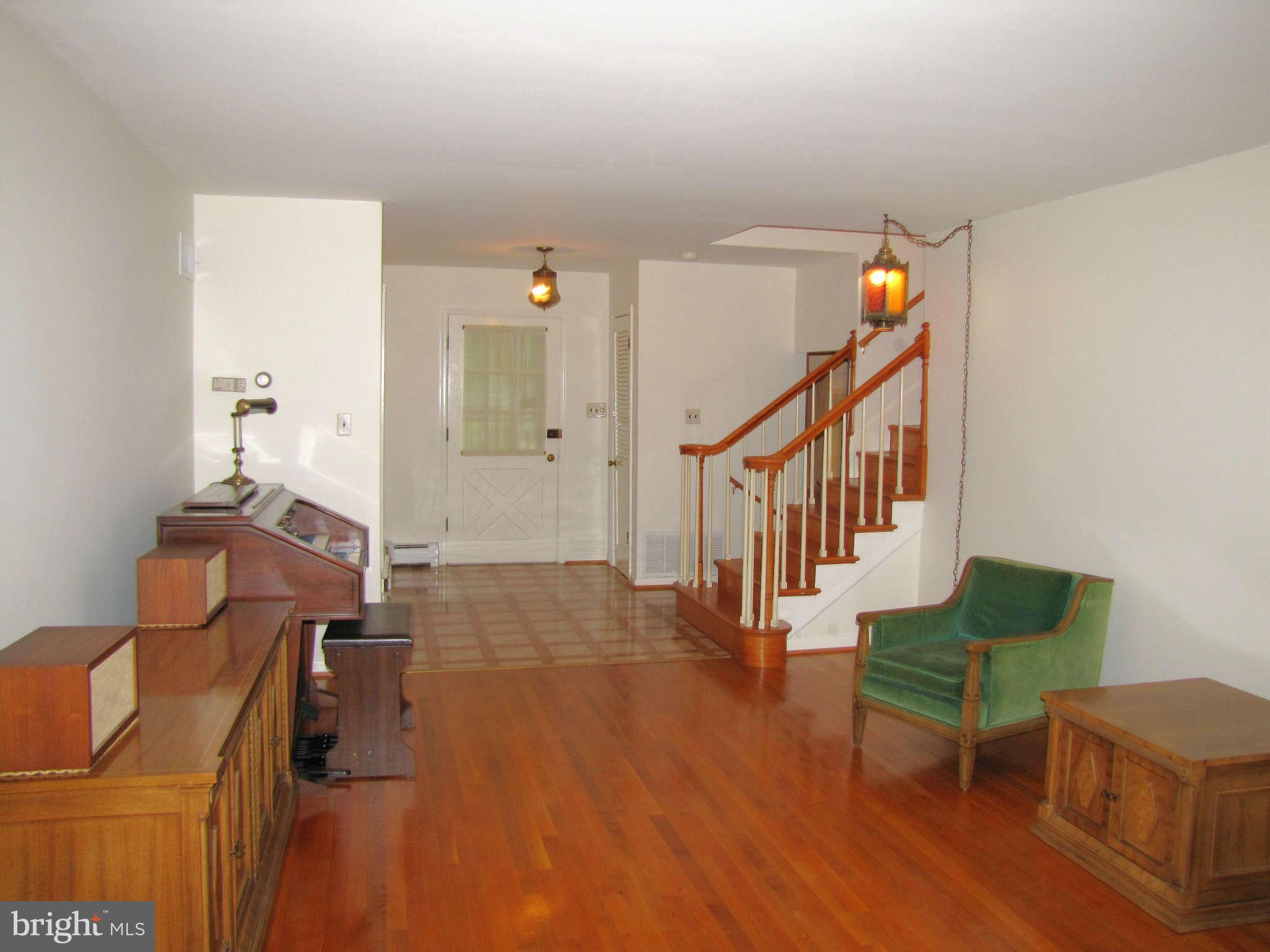 14701 Harold Road Silver Spring, MD 20905 - Photo 3 of 30 Living Room