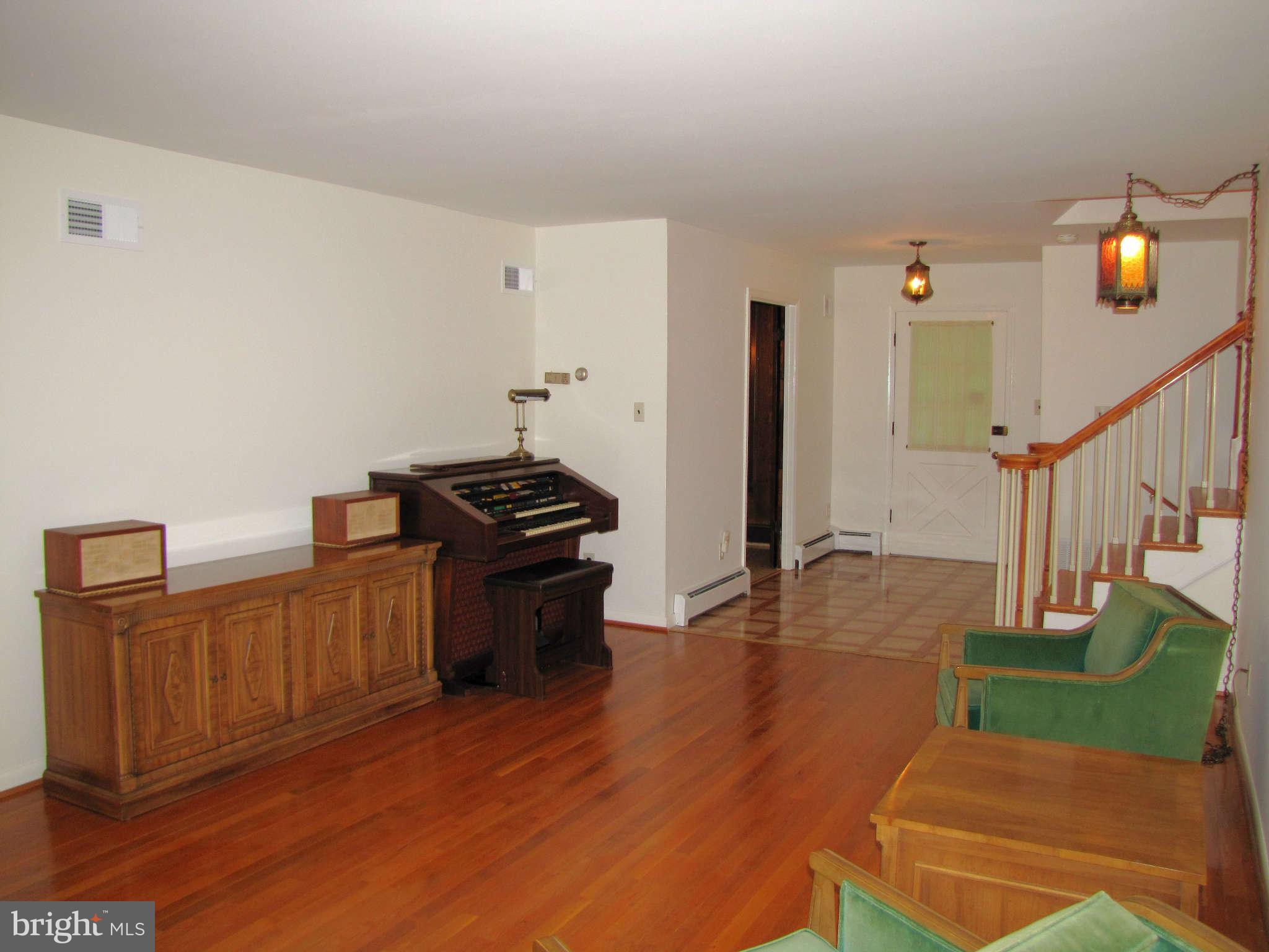 14701 Harold Road Silver Spring, MD 20905 - Photo 4 of 30 Living Room