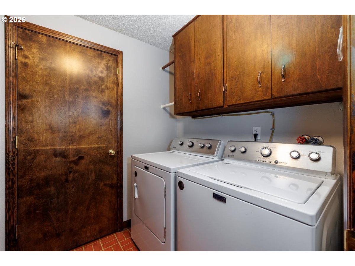 12790 Southwest Cleveland Bay Lane Beaverton, OR 97008 - Photo 24 of 32 a utility room with dryer and washer