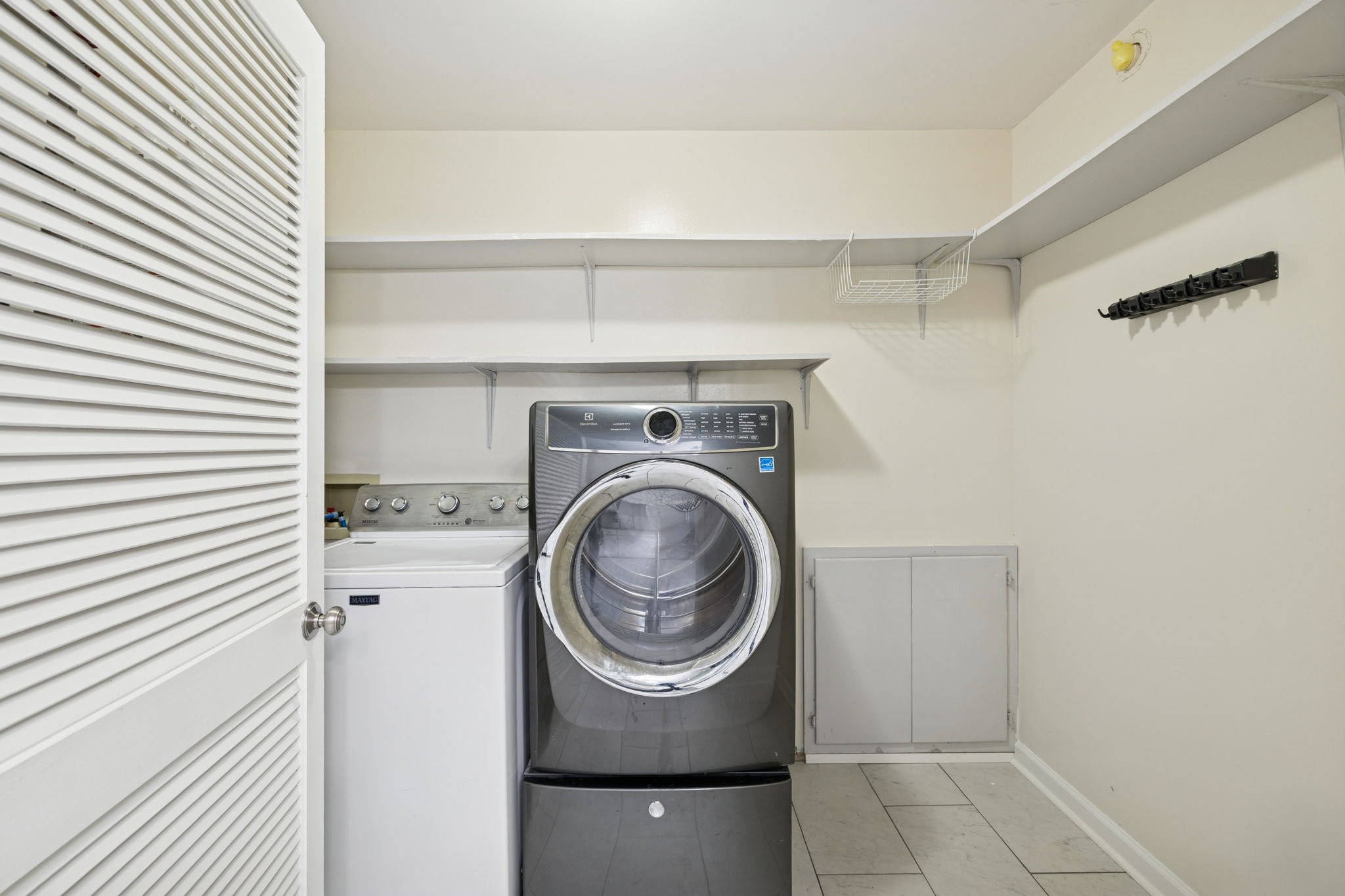 350 State Street Cookeville, TN 38501 - Photo 21 of 44 a utility room with dryer and washer