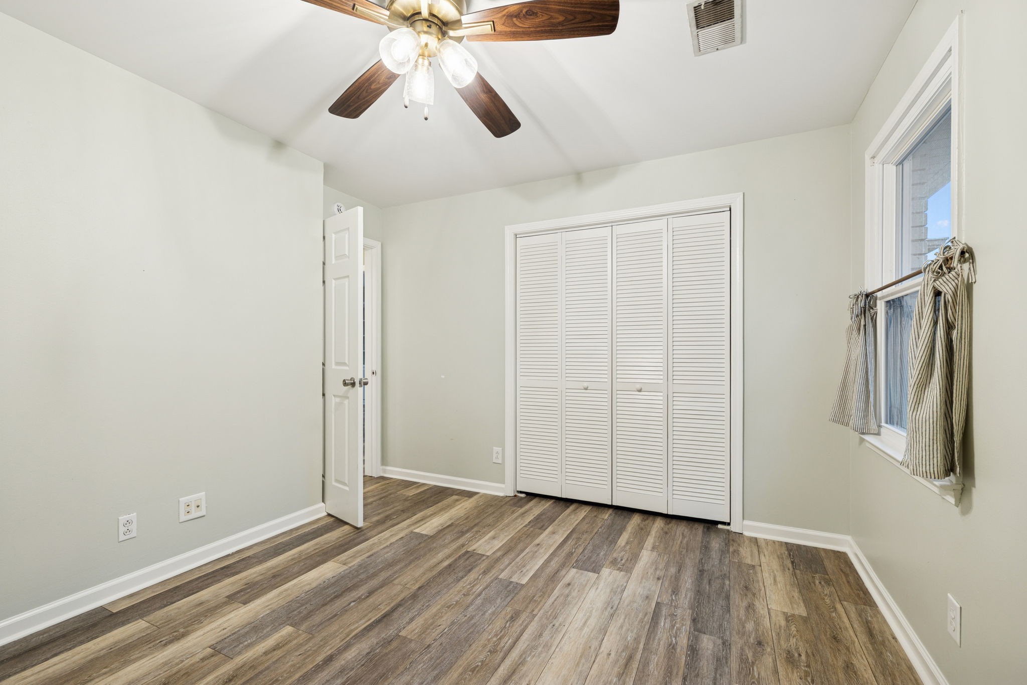 350 State Street Cookeville, TN 38501 - Photo 36 of 44 wooden floor in an empty room