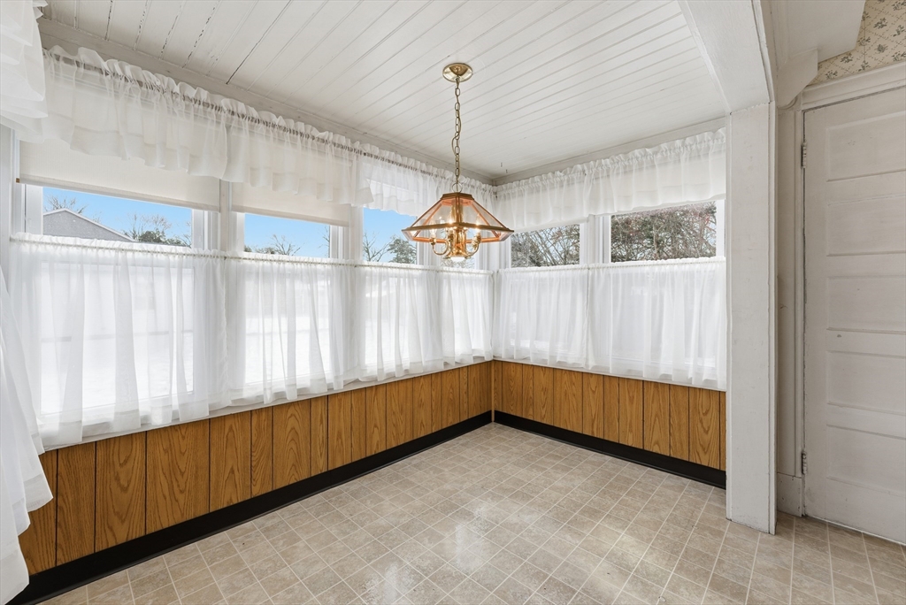 60 Barrison Street Springfield, MA 01109 - Photo 13 of 25 a view of room with window
