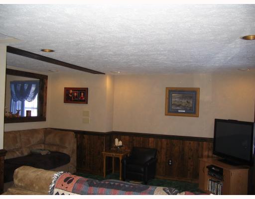 130 Doyle Road Sarver, PA 16055 - Photo 4 of 16 Living Room.