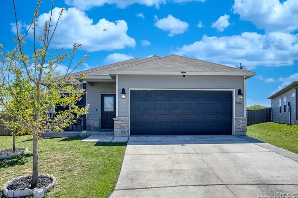 $1,695 | 7104 Quarter Moon, Converse, TX 78109