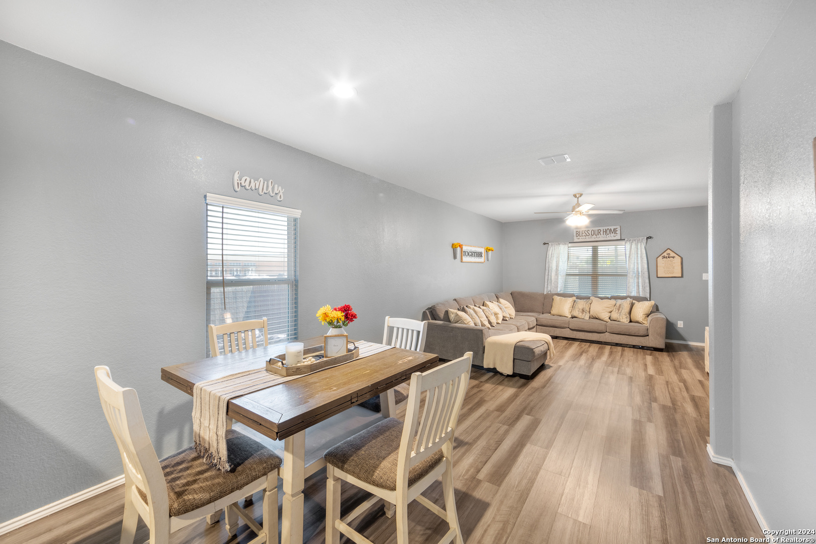 7104 Quarter Moon Converse, TX 78109 - Photo 14 of 28 a living room with furniture and a wooden floor