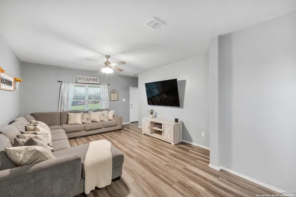 $1,695 | 7104 Quarter Moon, Converse, TX 78109