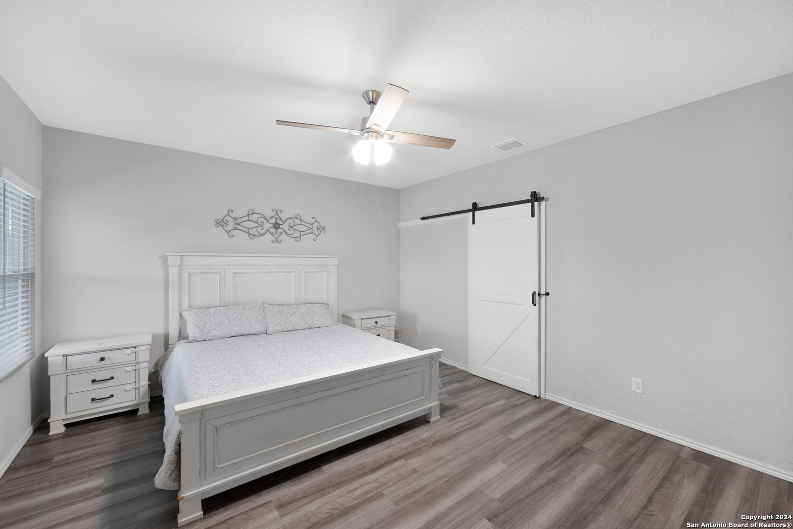 7104 Quarter Moon Converse, TX 78109 - Photo 18 of 28 a bedroom with a large bed and a chandelier