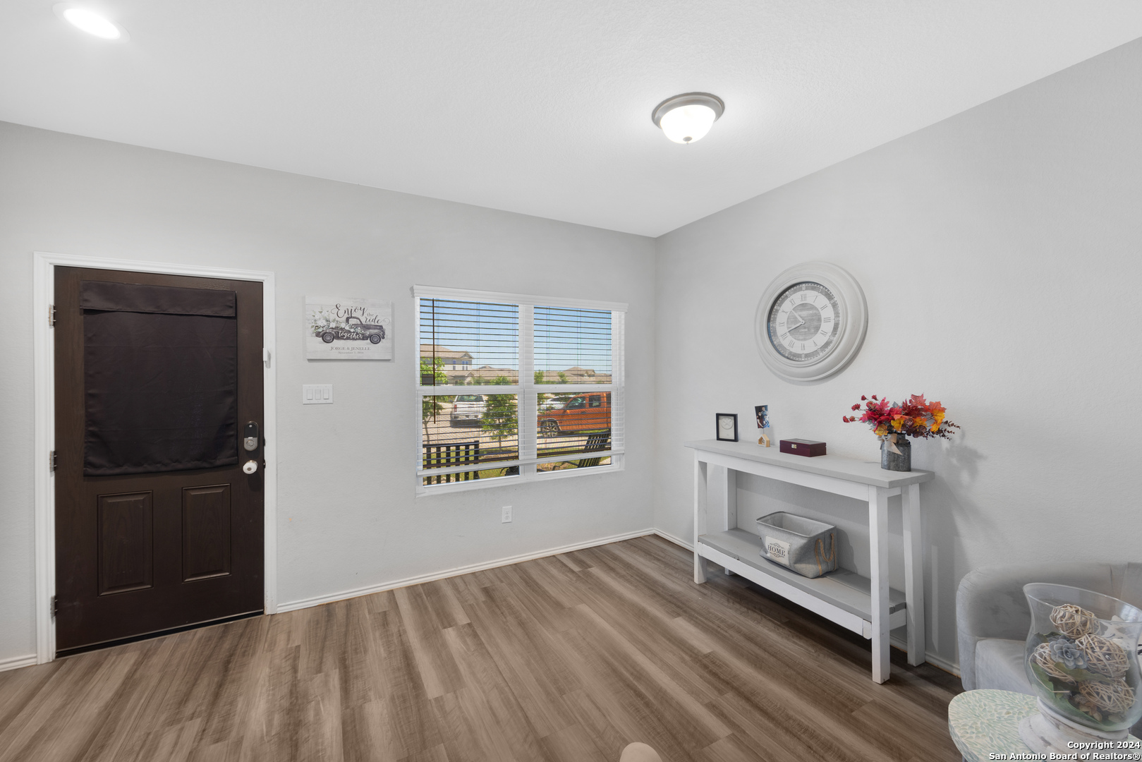 7104 Quarter Moon Converse, TX 78109 - Photo 10 of 28 a view of livingroom with furniture and wooden floor
