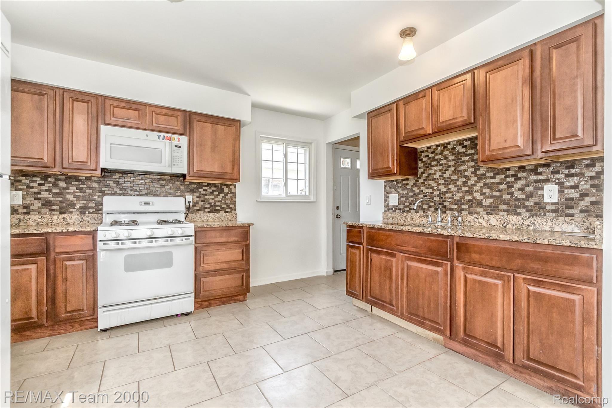 26744 Beverly Road Taylor, MI 48180 - Photo 9 of 24 09.jpg
