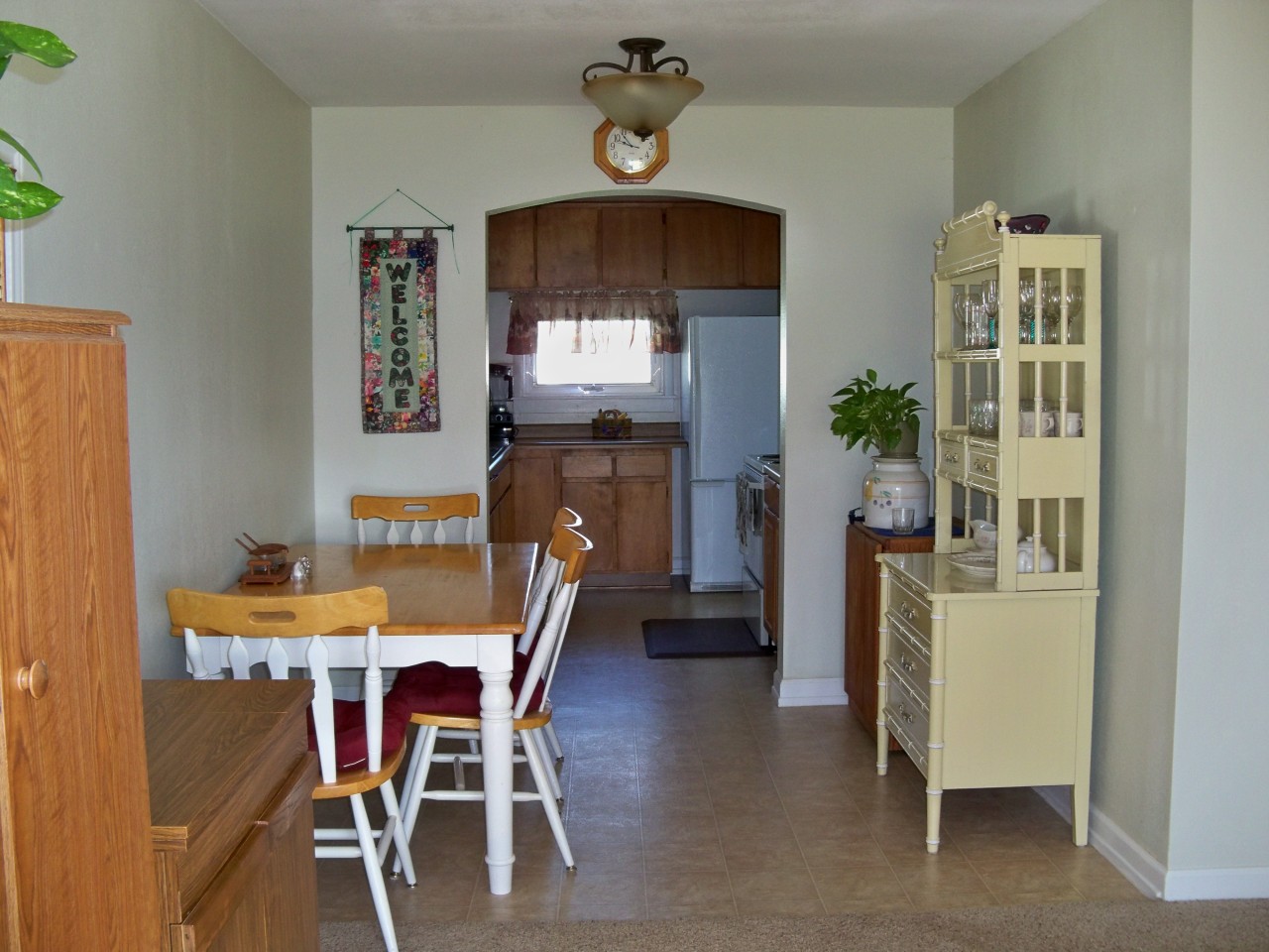 21932 Lone Tree Road Anderson, CA 96007 - Photo 4 of 26 a view of a dining room with furniture and chandelier